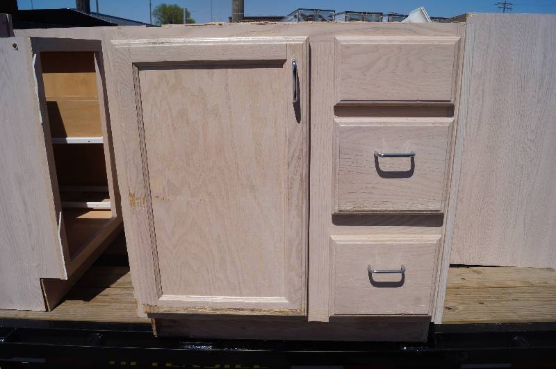 lot 31 image: Base Cabinet