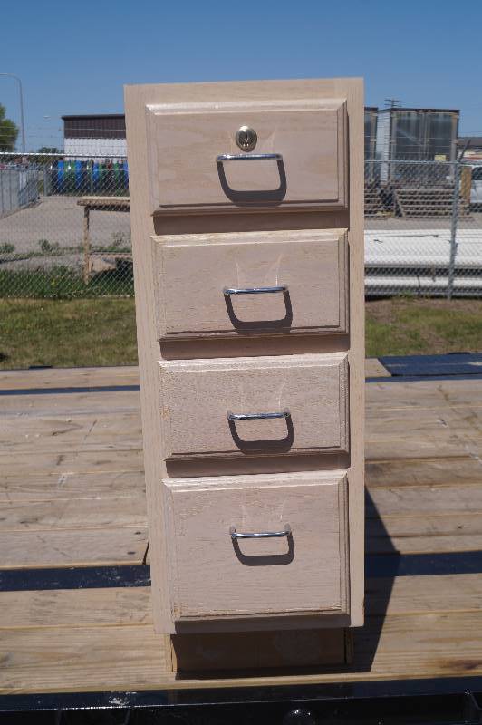 lot 32 image: Base Cabinet