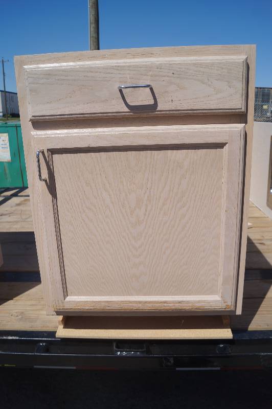 lot 38 image: Base Cabinet