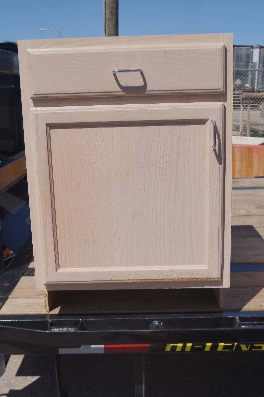 lot 39 image: Base Cabinet