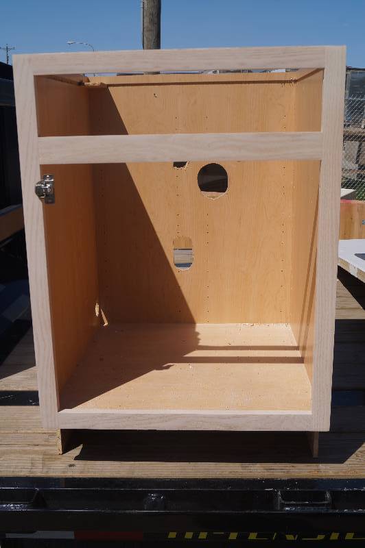 lot 42 image: Base Cabinet