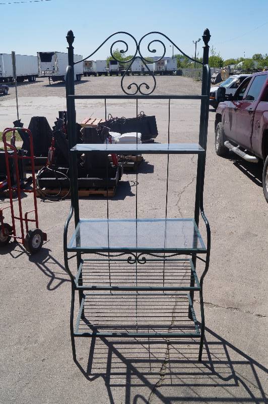 lot 44 image: Decorative Wire Shelf