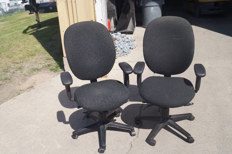 lot 46 image: Office Chairs