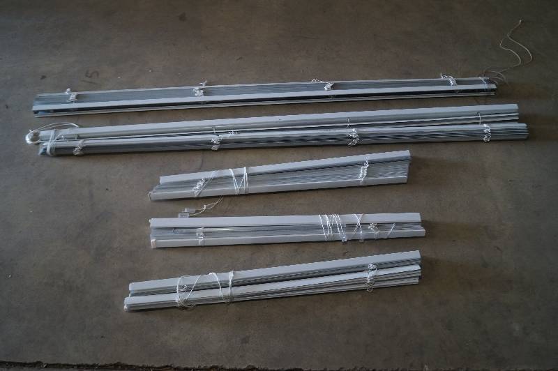 lot 47 image: Blinds