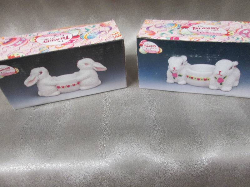 lot 7 image: Lot of 2 Treasury of Gifts Easter C...