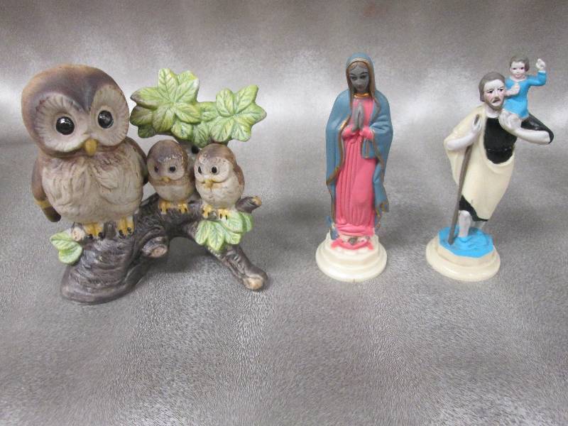 lot 11 image: Owl Family Figurine, Mary and Josep...