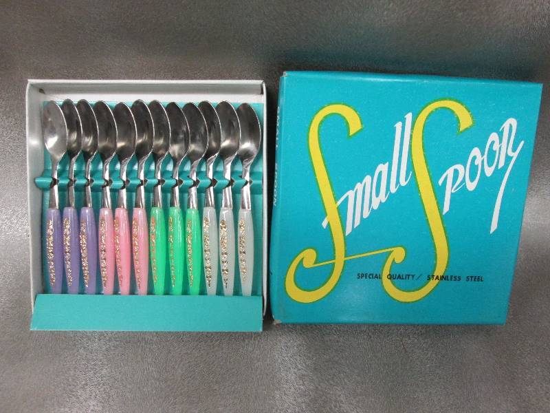 lot 13 image: Set of 12 Stainless Steel Baby Spoo...