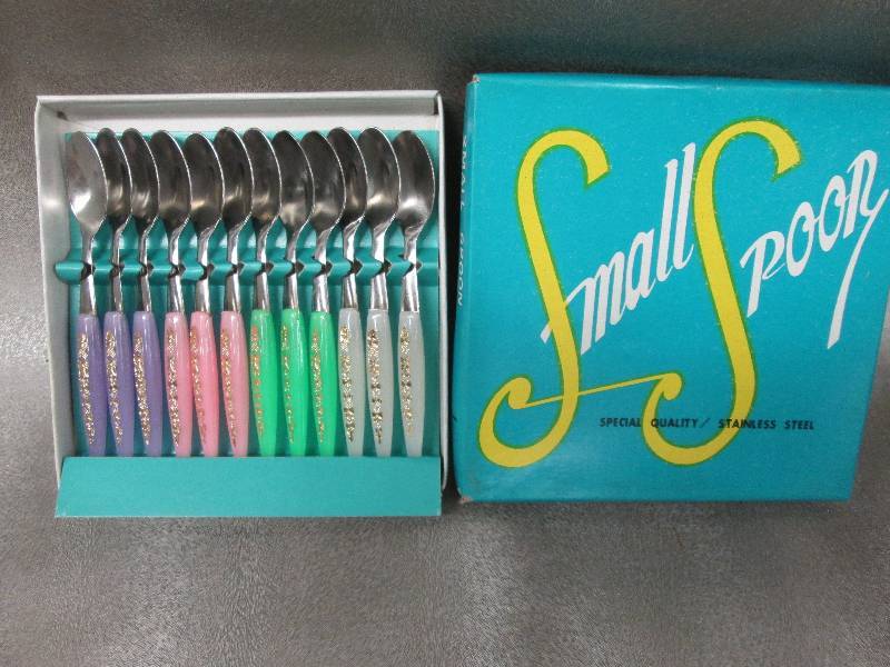 lot 14 image: Set of 12 Stainless Steel Baby Spoo...