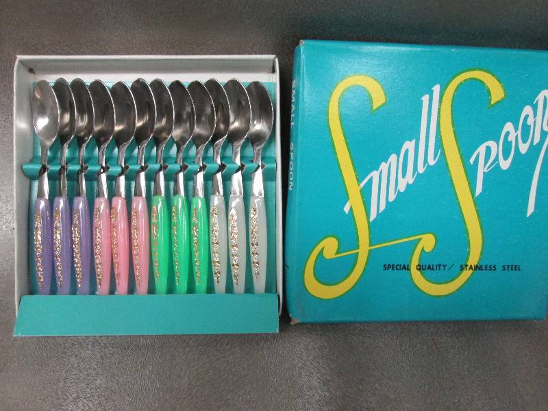 lot 17 image: Set of 12 Stainless Steel Baby Spoo...
