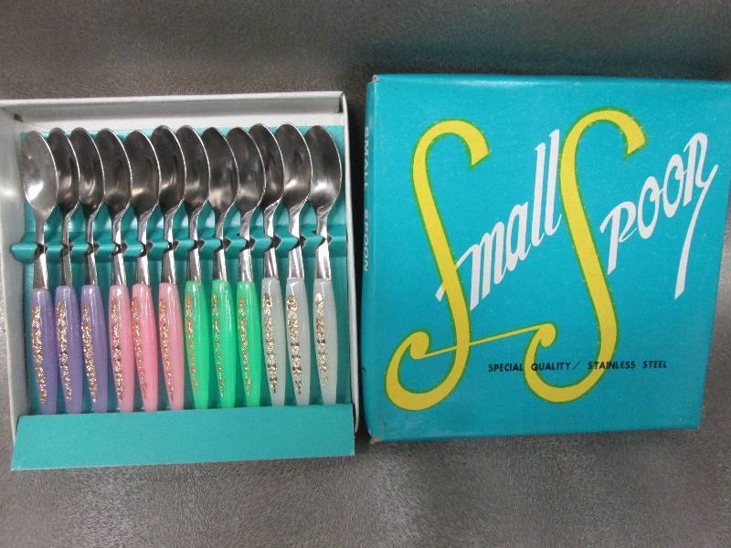 lot 18 image: Set of 12 Stainless Steel Baby Spoo...