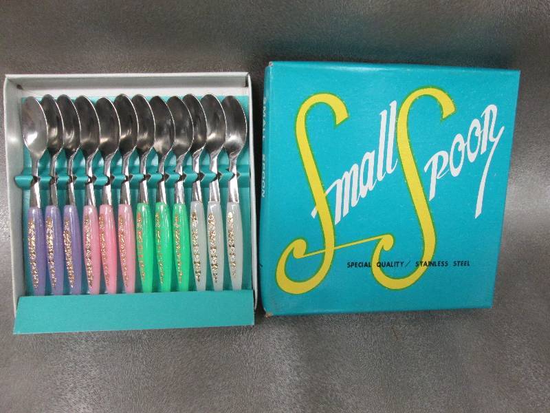 lot 19 image: Set of 12 Stainless Steel Baby Spoo...