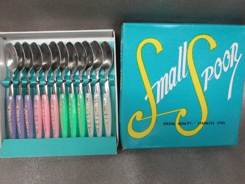 lot 22 image: Set of 12 Stainless Steel Baby Spoo...