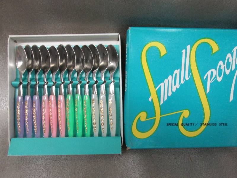 lot 26 image: Set of 12 Stainless Steel Baby Spoo...