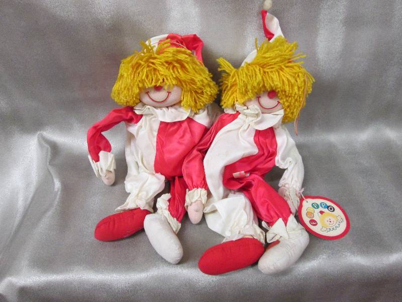 lot 38 image: Lot of 2 Clowns...