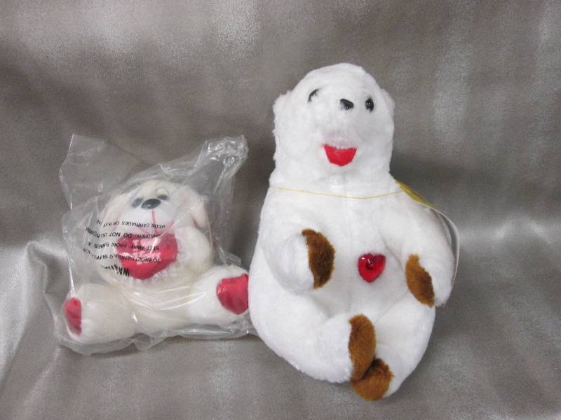 lot 40 image: Polar Bear plays 16 tunes with clap...