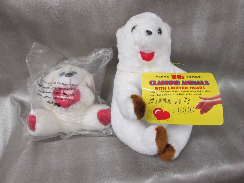 lot 41 image: Polar Bear plays 16 tunes with clap...