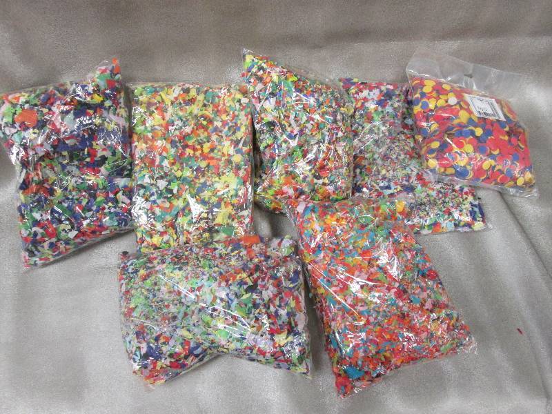 lot 44 image: Lot of 7 bags paper confetti...