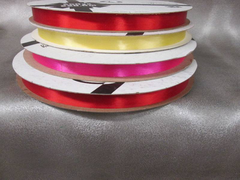 lot 45 image: Lot of 4 large rolls 250 yds 3M pap...