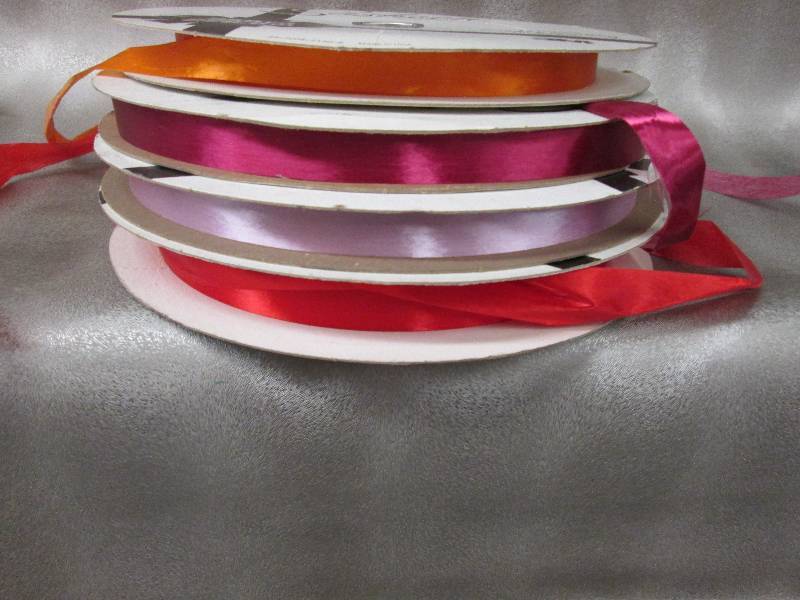 lot 46 image: Lot of 4 large rolls 250 yds 3M pap...