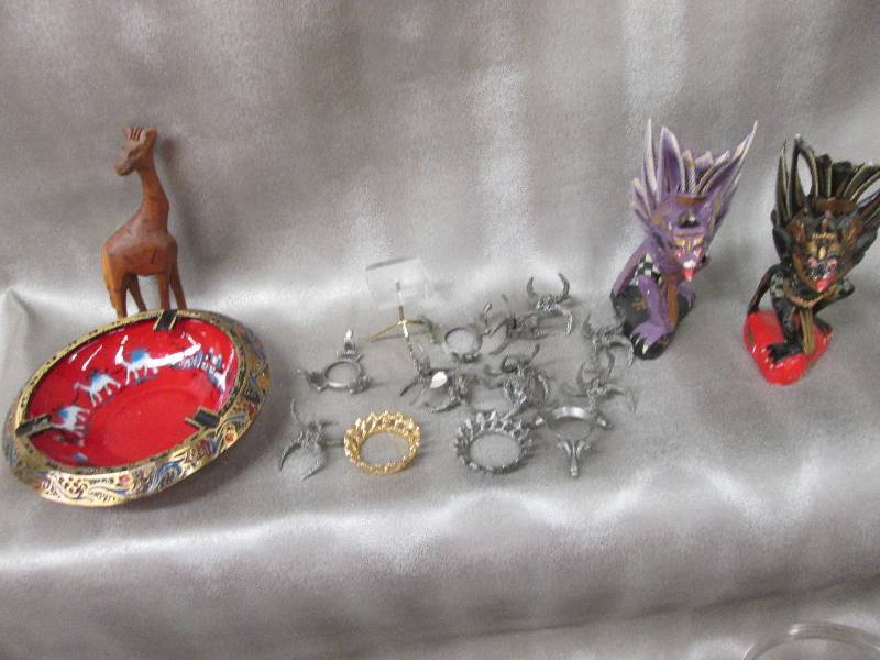 lot 78 image: Jerusalem ashtray, giraffe, Egyptia...