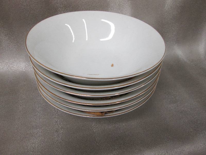 lot 81 image: Lot of 6 white 7 inch bowls with go...