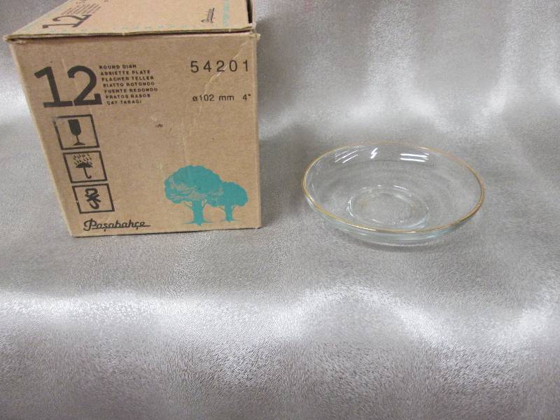 lot 89 image: Set of 12 clear glass with gold gil...