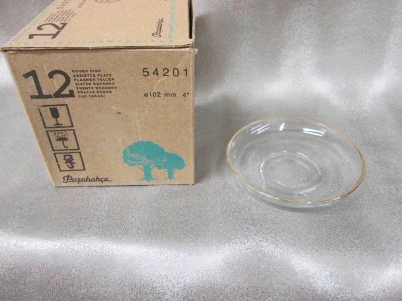lot 90 image: Set of 12 clear glass with gold gil...