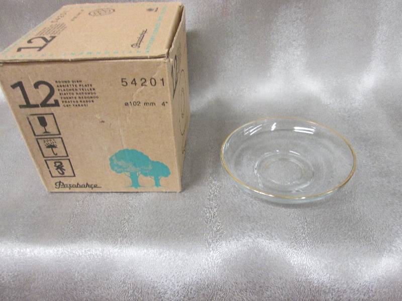 lot 91 image: Set of 12 clear glass with gold gil...