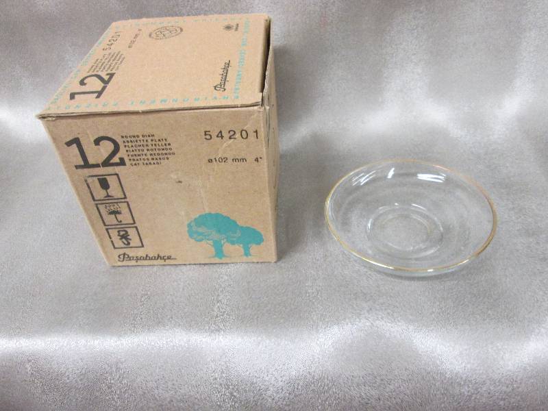 lot 92 image: Set of 12 clear glass with gold gil...