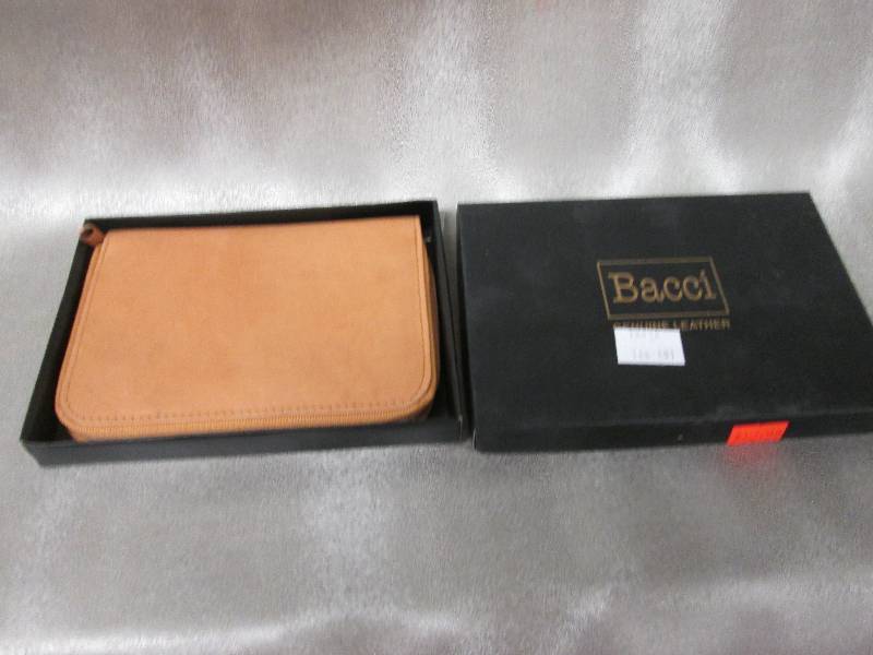 lot 119 image: Bacci Genuine Leather Tan Zip Billf...