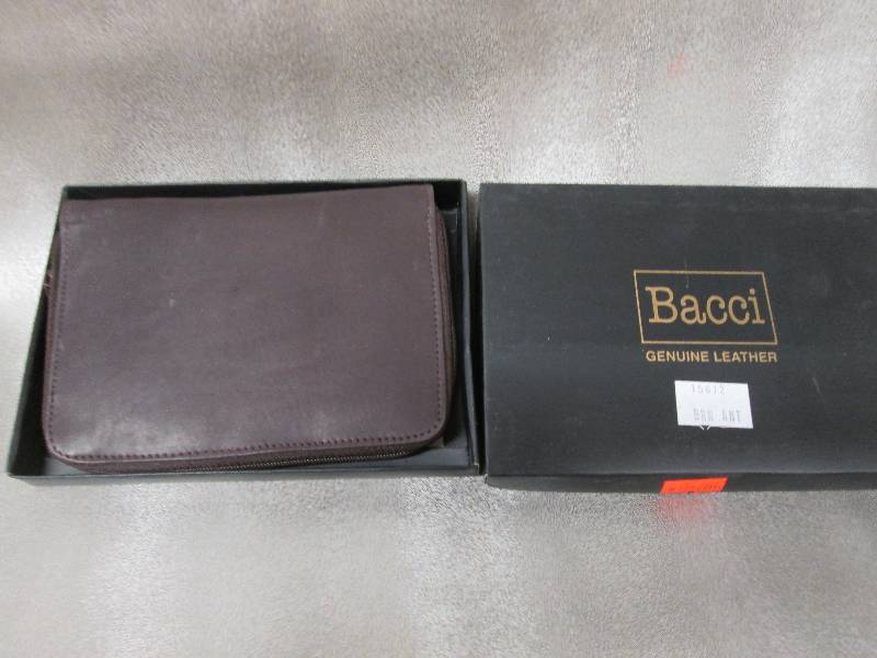 lot 120 image: Bacci Genuine Leather Brown Zip Bil...