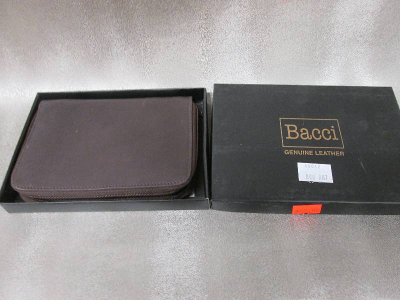 lot 121 image: Bacci Genuine Leather Brown Zip Bil...