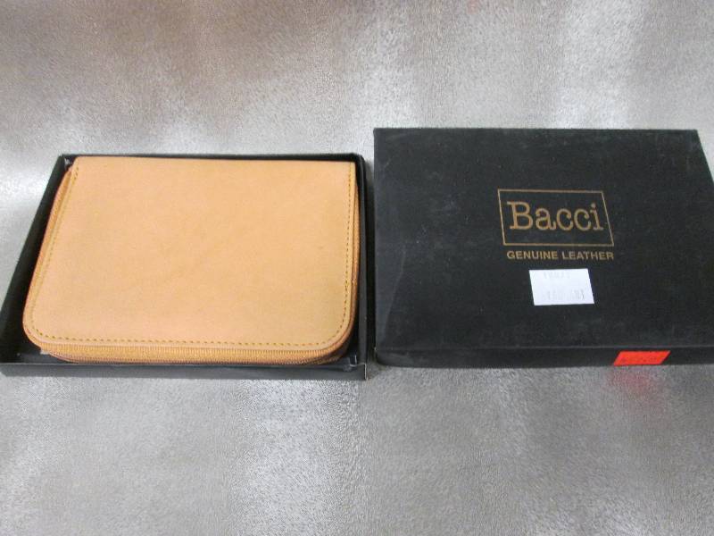 lot 127 image: Bacci Genuine Leather Tan Zip Billf...