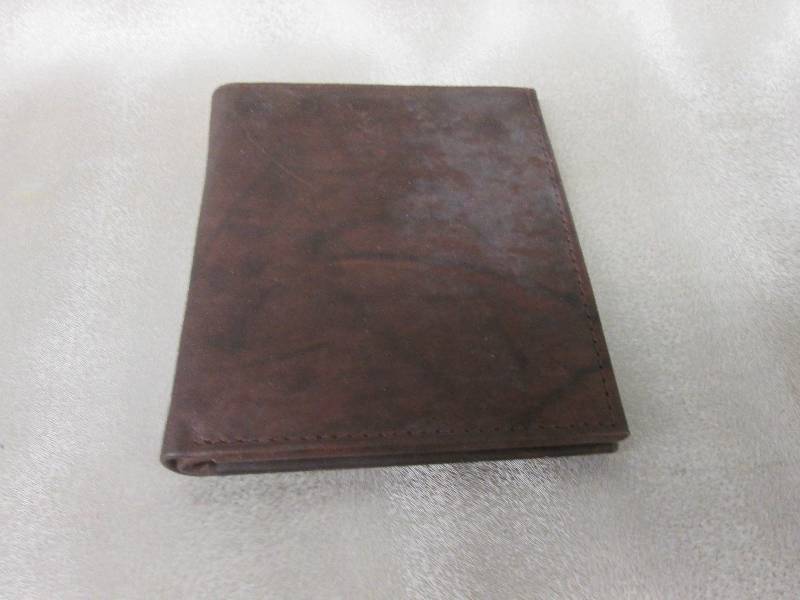 lot 128 image: Bacci Genuine Leather Brown  Billfo...