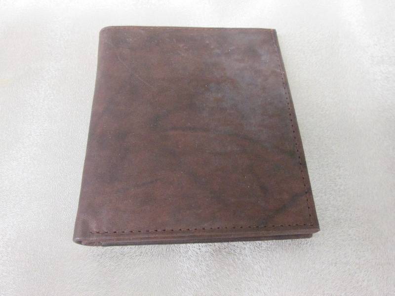 lot 129 image: Bacci Genuine Leather Brown  Billfo...