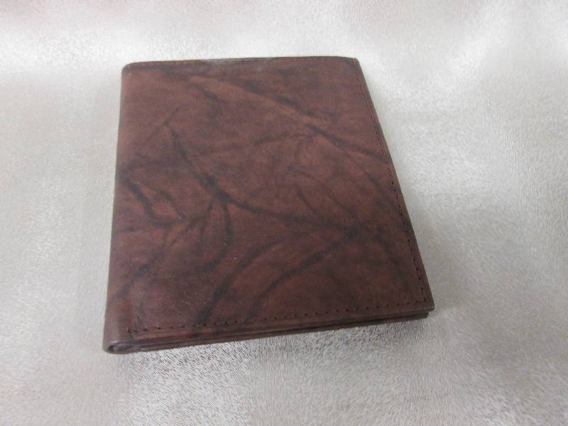 lot 134 image: Bacci Genuine Leather Brown Billfol...