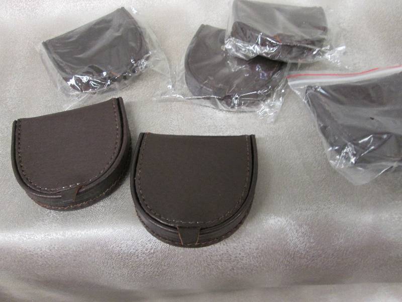 lot 140 image: Lot of 6 pull open coin pouches Ret...