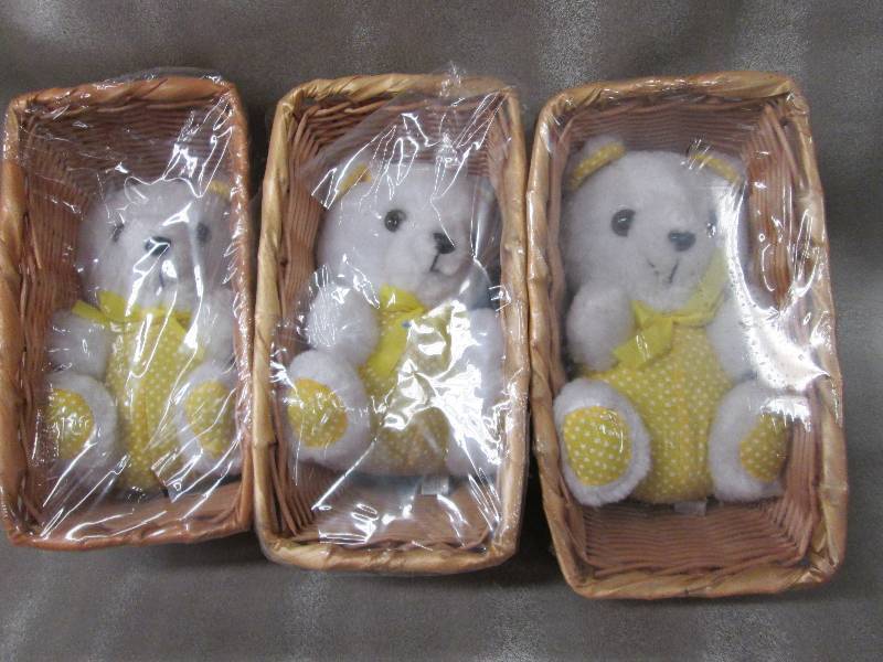 lot 165 image: Lot of 3 teddy bears in baskets...