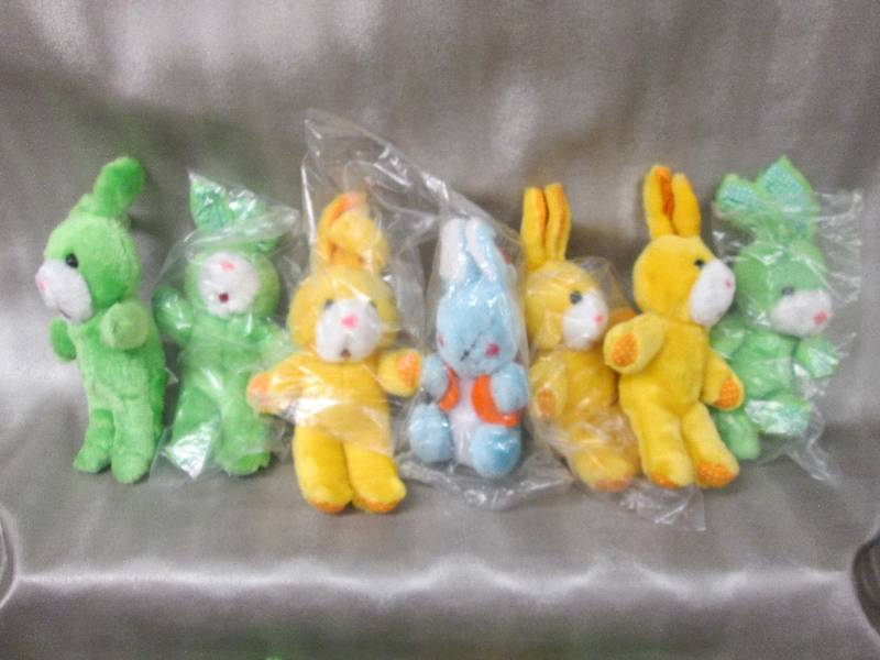 lot 167 image: Lot of 7 plush bunnies assorted col...