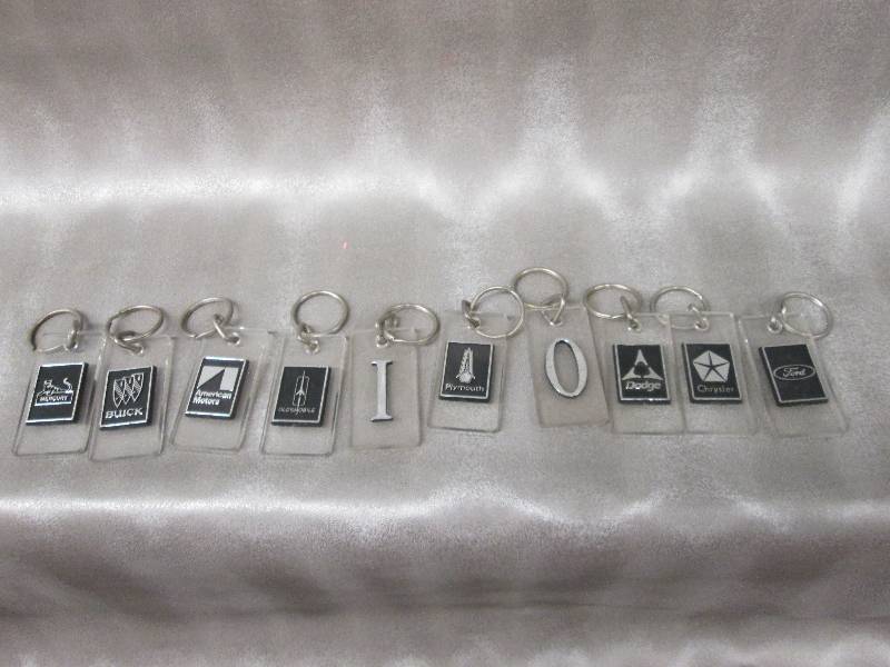 lot 172 image: Lot of 10 assorted car brand key ch...