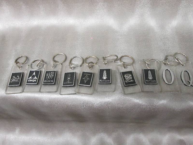 lot 174 image: Lot of 10 assorted car brand key ch...