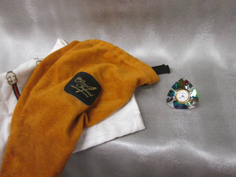 lot 198 image: Prism clock, 2 shoe bags...