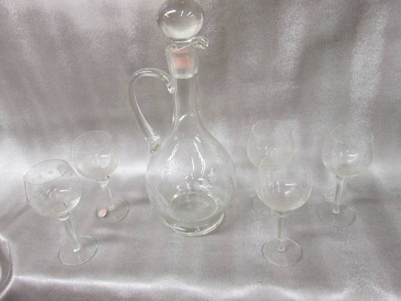 lot 201 image: Glass liqueur decanter(cracked) w ...