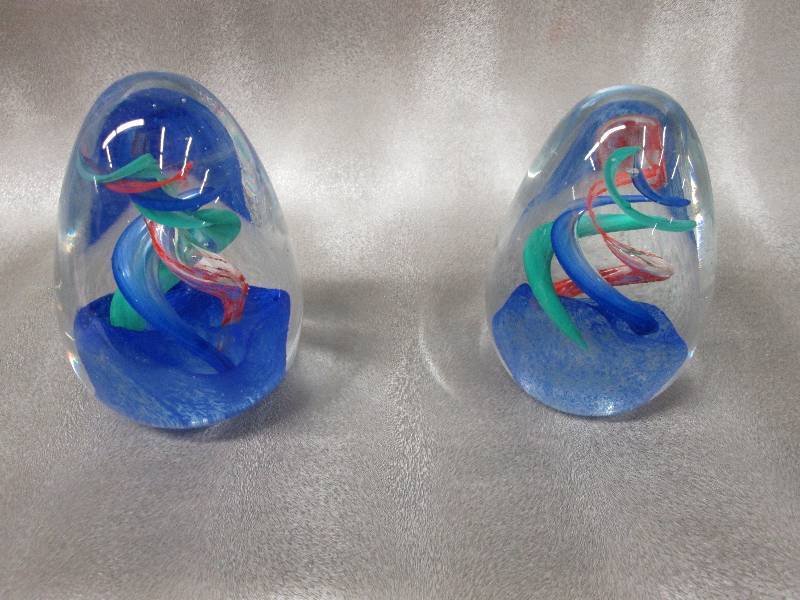 lot 210 image: Pair of egg shaped dcorpaper wei...