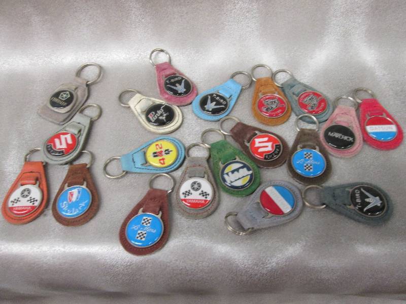 lot 213 image: Lot of car brandmodel key chains...
