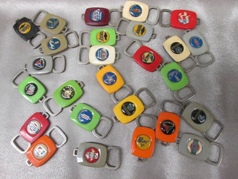 lot 216 image: Lot of car brandmodel key chains...