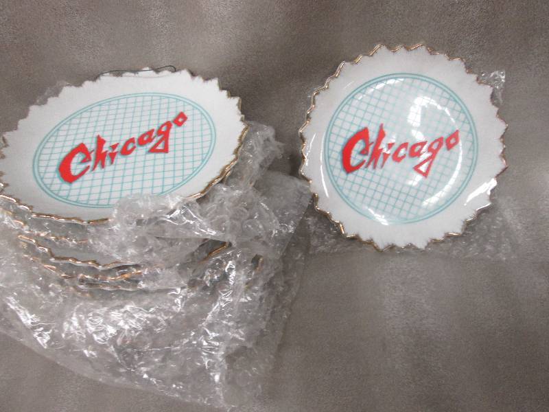 lot 221 image: Lot of 10 Chicago souvenir plates, ...