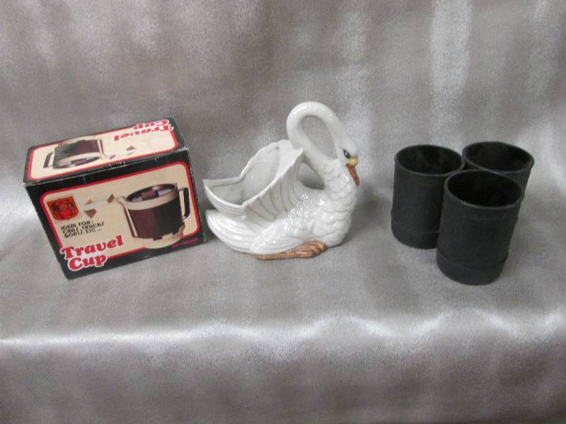 lot 228 image: Travel cup, Ceramic Swan Planter, 3...