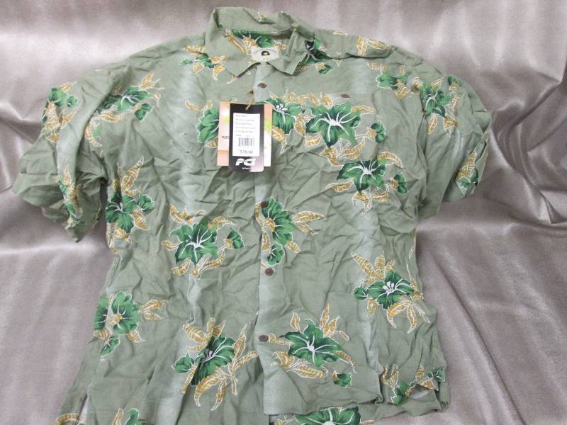 lot 246 image: Rayon Hawaiian Shirt XL- green...
