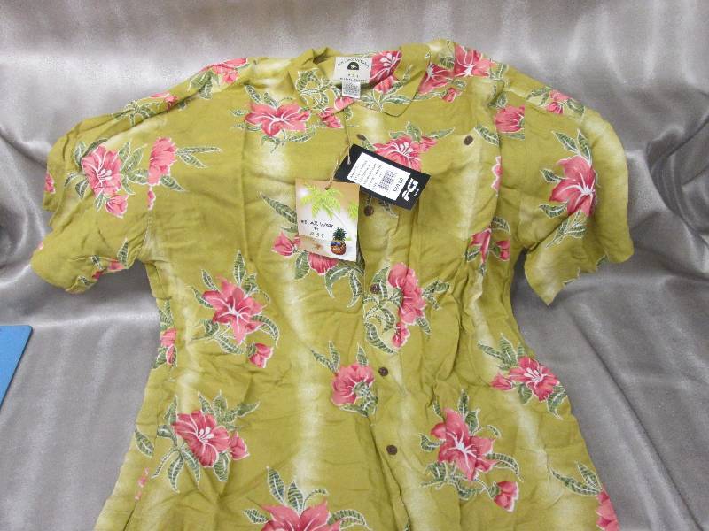 lot 248 image: Rayon Hawaiian Shirt XL- yellow gr...